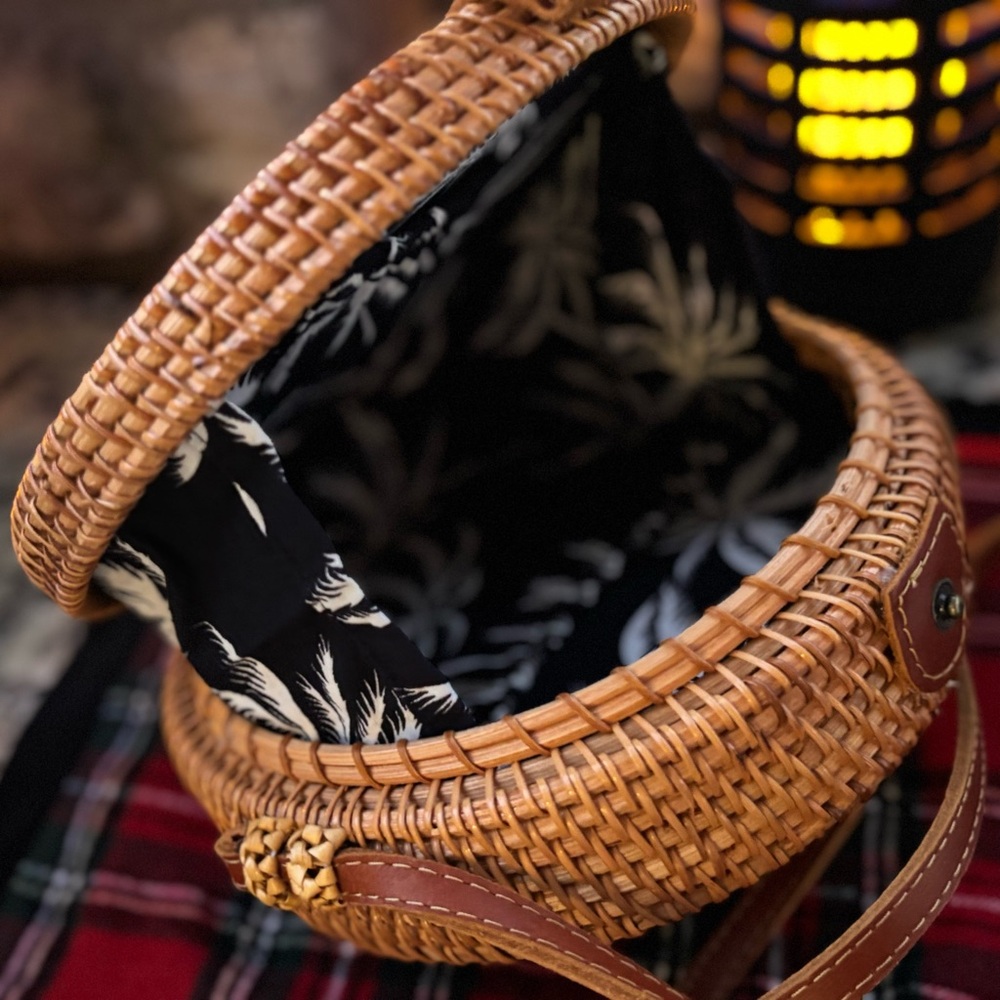 Handcrafted Tan Rattan Bag - Picture 11 of 12